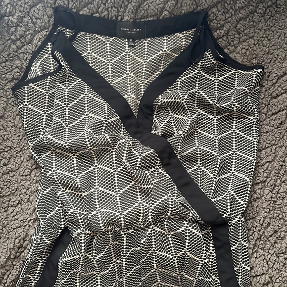 Fashionable pattern romper - Picture 3 of 7